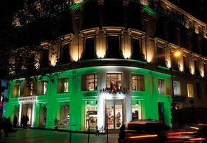 Sur les Champs-Élysées, le seul magasin Marks & Spencer en France