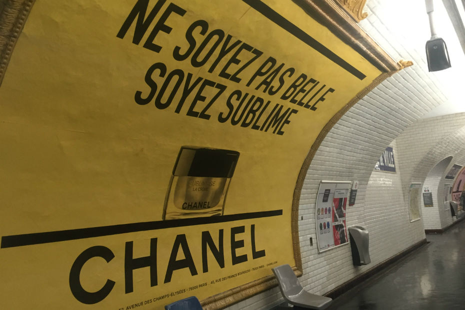 Chanel s’affiche dans le métro