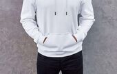 Le sweat-shirt, pièce incontournable pour de multiples looks