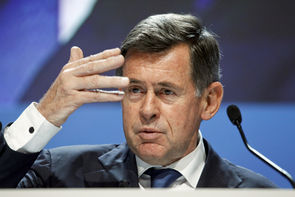 Georges Plassat, le PDG du groupe a frappé fort en affectant la plupart des entités de Carrefour Frandce à des hommes nouveaux, tout en renouvellant sa confiance au DG du pays, Noel Prioux