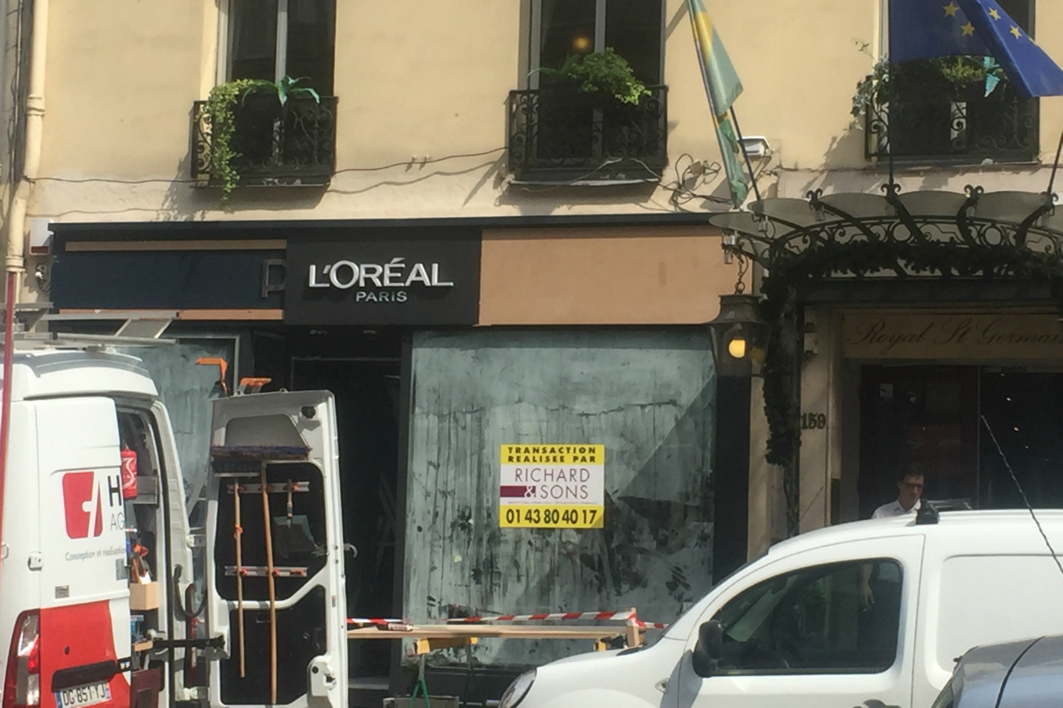 Balmain Sessaie Au Maquillage Avec Loréal Paris