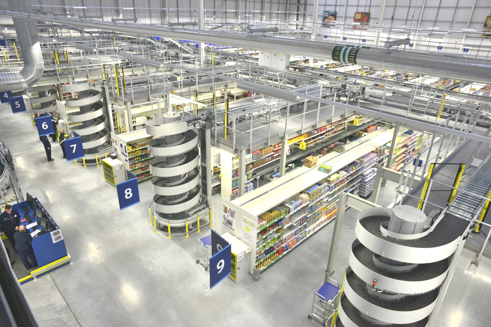 Tesco accroît encore son avance dans la vente...